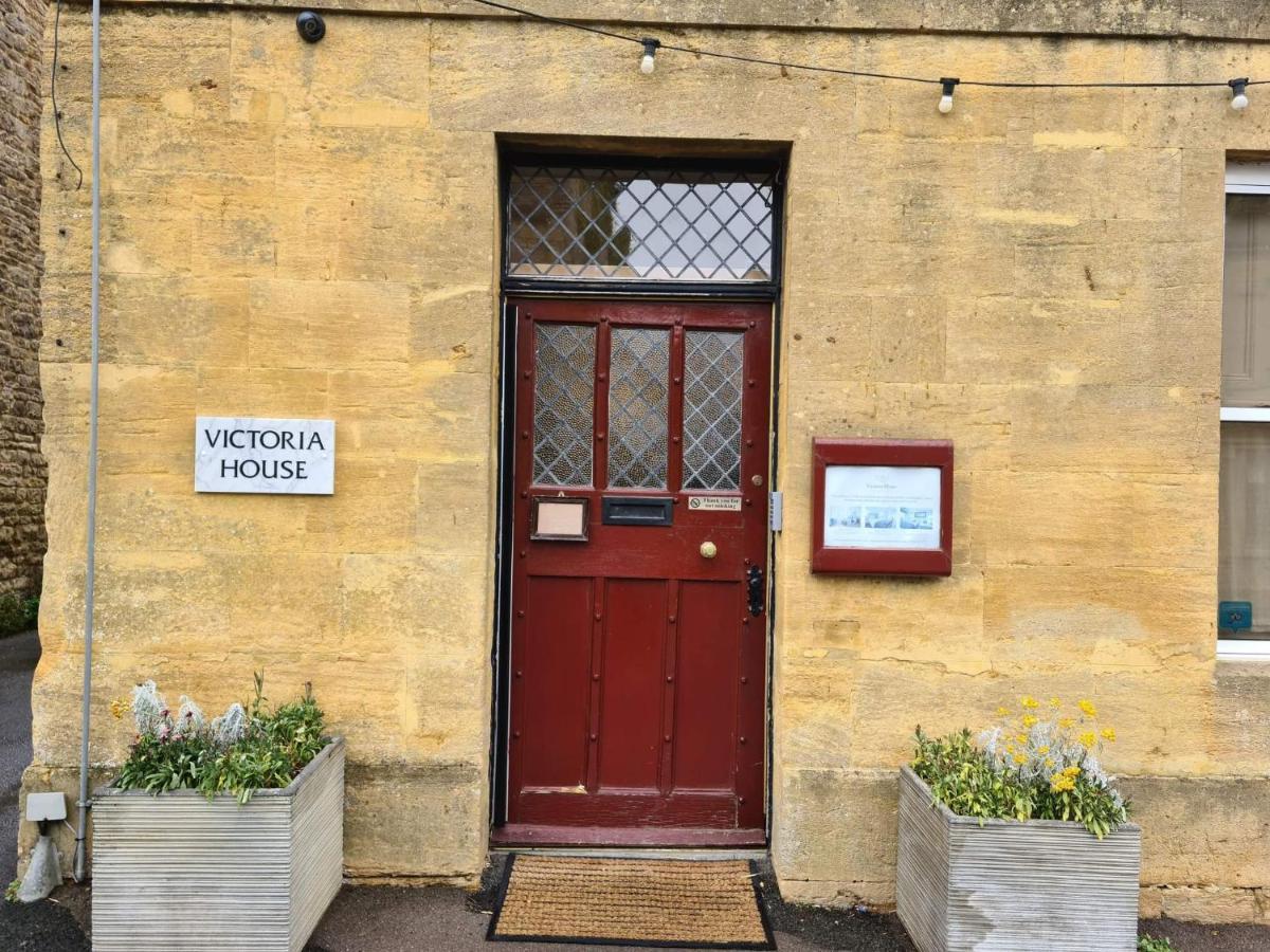 Victoria House Hotel Stow-on-the-Wold Exterior photo